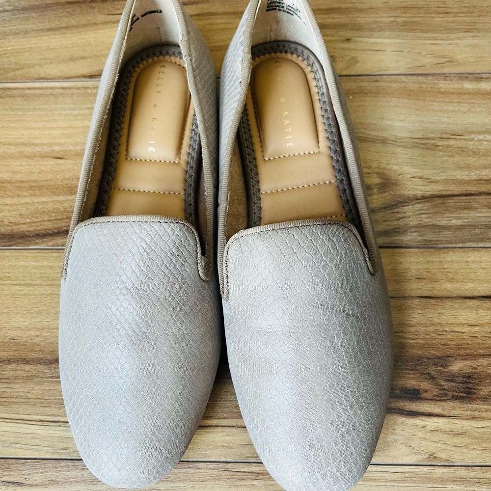 Kelly & Katie Textured Silver Loafers